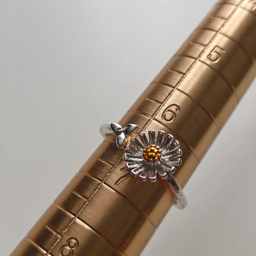 Silver Tone Daisy Bypass Ring Adjustable Floral Nature Yellow Center Size 6.5